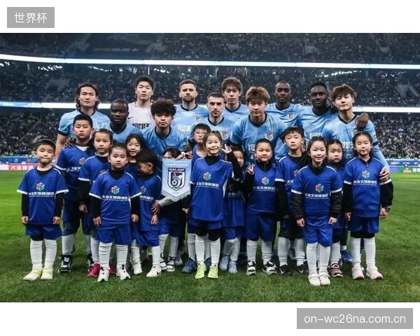 马莱莱与阿奇姆彭组成高效锋线组合,合力为大连英博贡献11球。 马莱莱与阿奇姆彭组成高效锋线组合,合力为大连英博贡献11球。